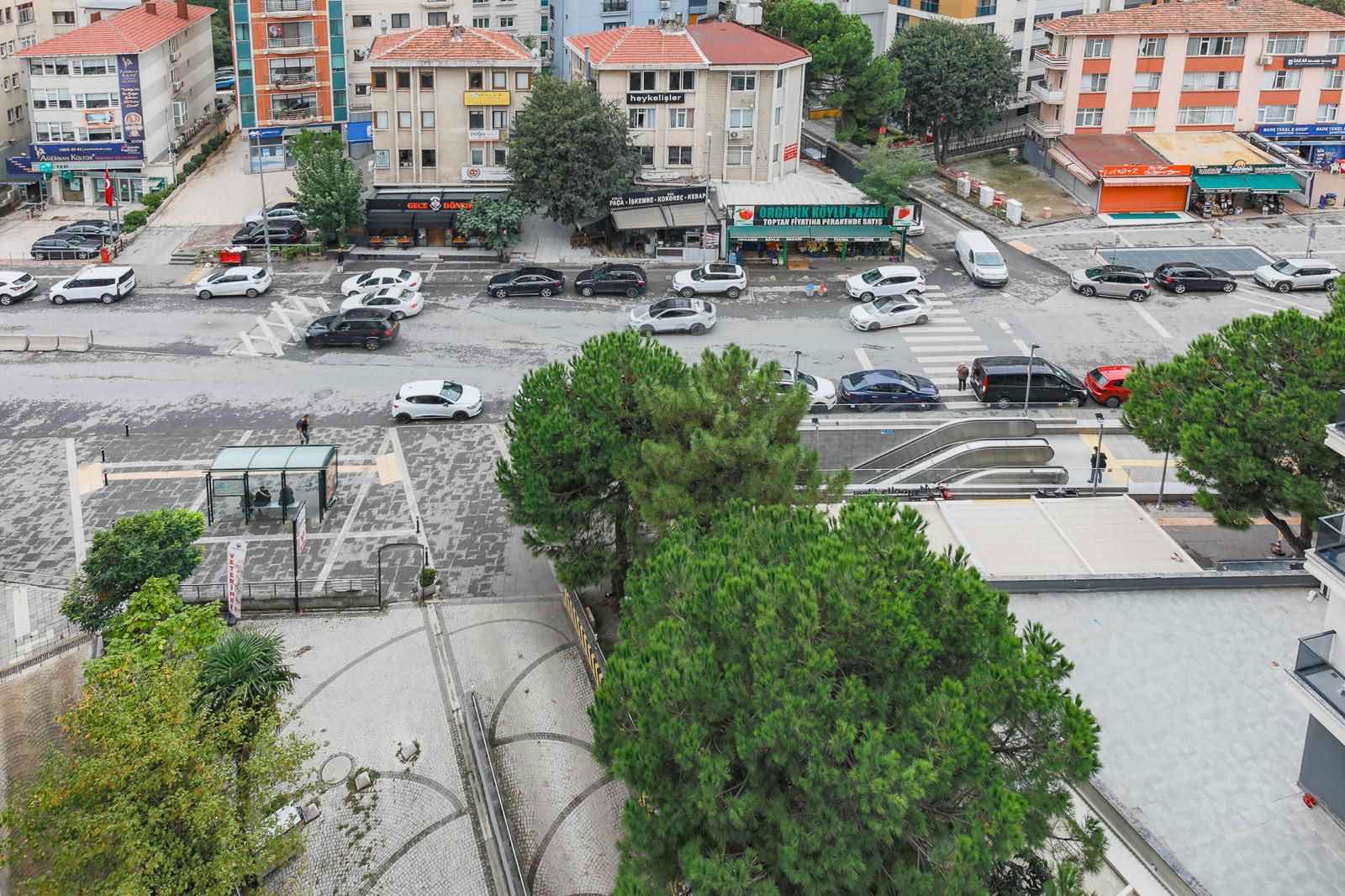 AYŞE KADIN METRO DURAĞI ÇIKIŞINDA HAVUZLU REZİDANS ÖZELLİKLİ SATILIK DAİRE