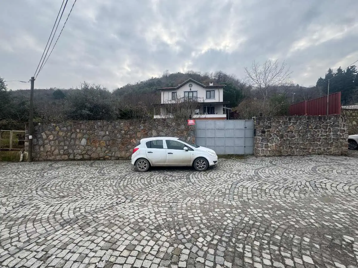 TARIHI ÖRCÜN KÖYÜNDE 1000 M2 ARSA İÇINDE 7+2 MÜSTAKIL EV RE/MAX
