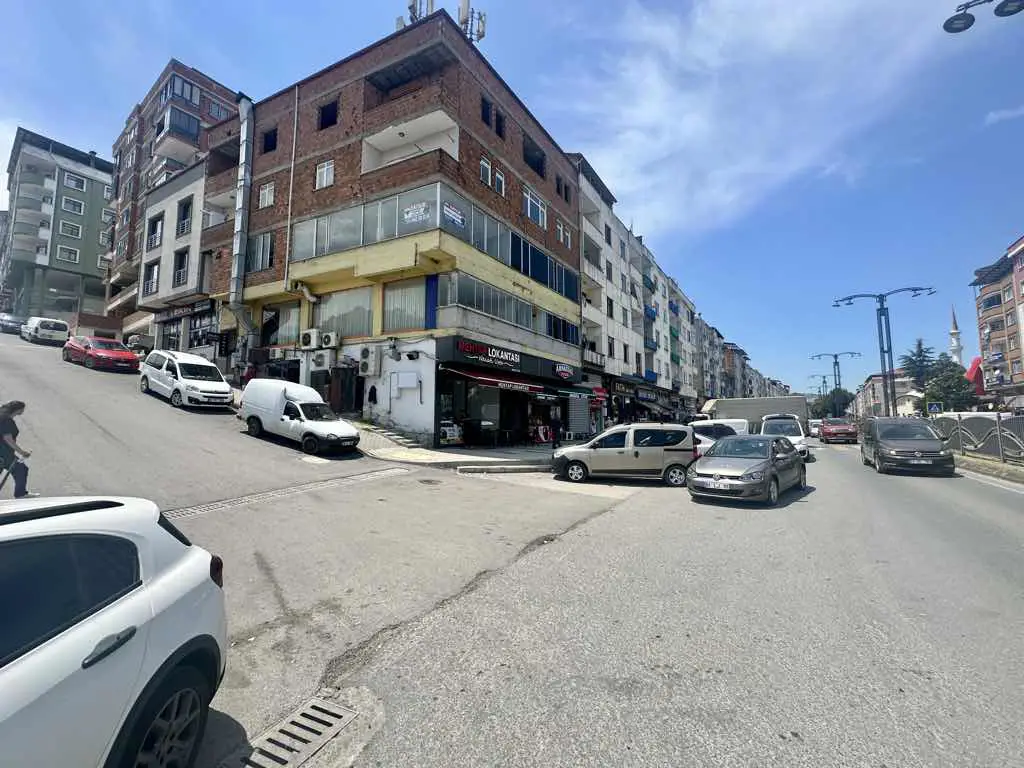 YOMRA MERKEZDE BELEDİYE KARŞISI SATILIK OFİS !!!