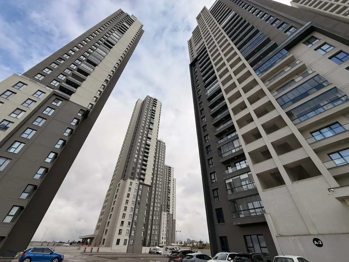 KENT İNCEK TE ŞEREFIYELI BLOKTA PANORAMIK BALKON SATILIK DAIRE