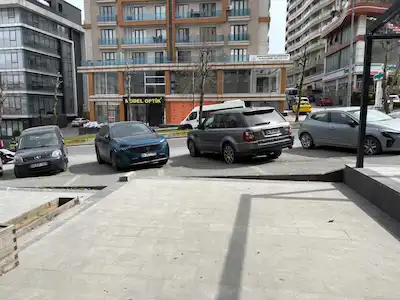 ANA CADDE ÜZERİ ,DÜZ GİRİŞ,BİRÇOK SEKTÖRE UYGUN DÜKKAN