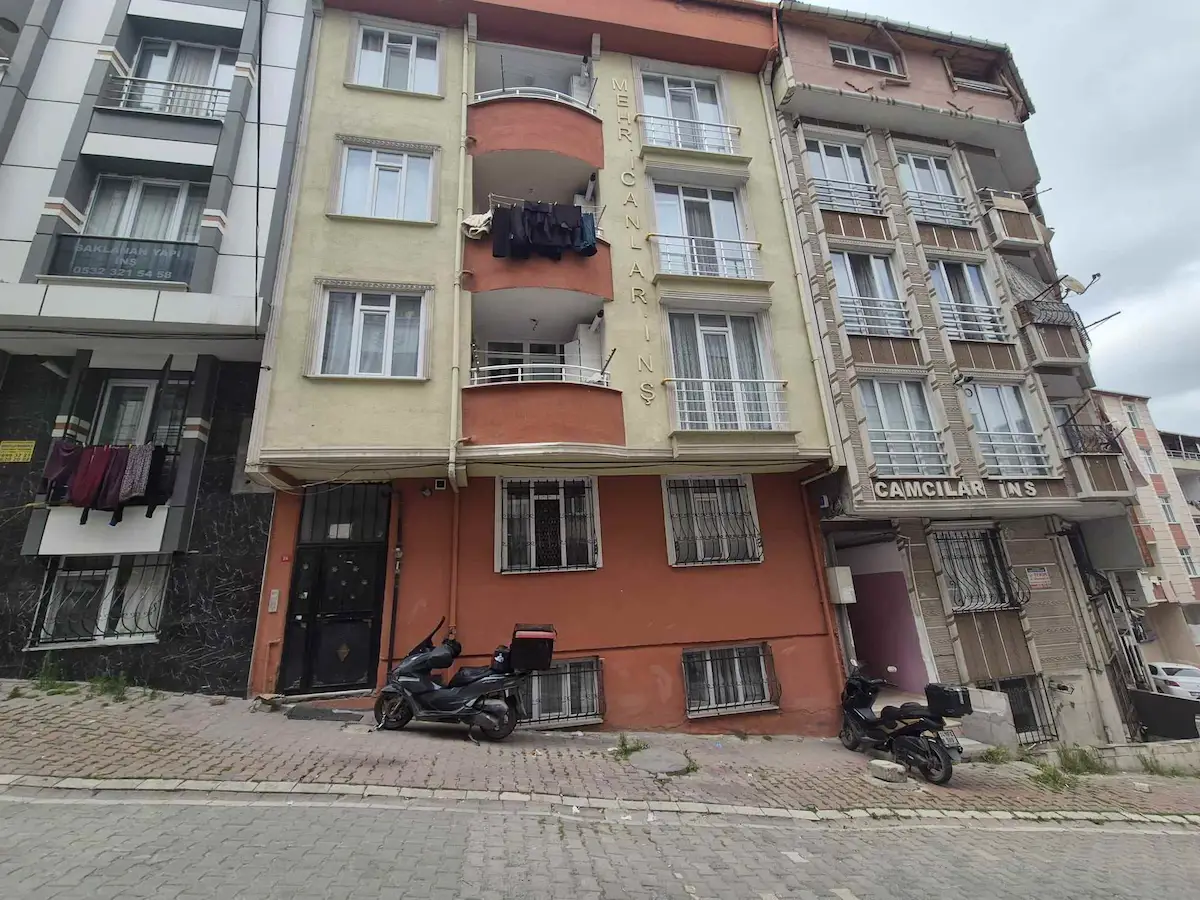 ESENYURT ŞEHİTLER MAHALLESİ 2+1 SATILIK DAİRE!