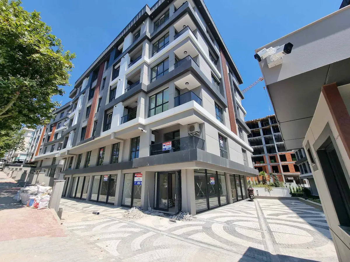 REMAX GELİŞİM'DEN BEYLİKDÜZÜ MEVSİM EVLERİ SİTESİNDE SATILIK 2+1 