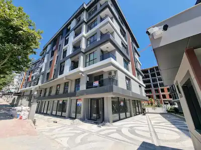 REMAX GELİŞİM'DEN BEYLİKDÜZÜ MEVSİM EVLERİ SİTESİNDE SATILIK 2+1 
