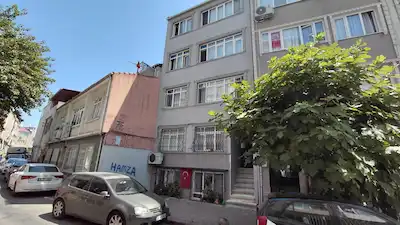 SÜMBÜL EFENDİ MAH. 1+1 MERKEZİ KONUMDA SATILIK DAİRE