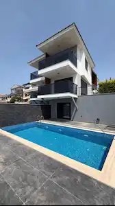 ÇEŞME ALAÇATI’DA HİÇ OTURULMAMIŞ DENİZ MANZARALI MÜSTAKİL HAVUZLU 3+2 VİLLA