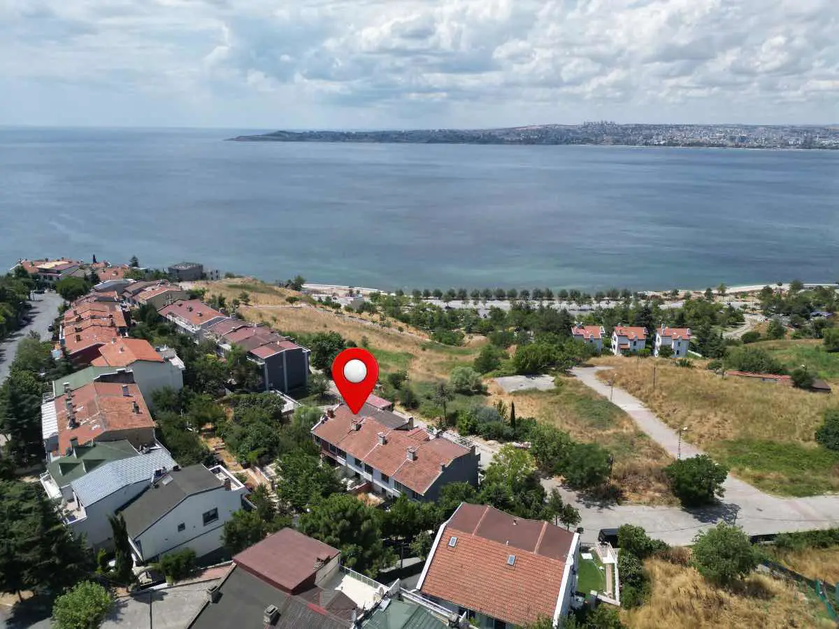 RE/MAX'TEN PANORAMİK DENİZ MANZARALI GENİŞ BAHÇELİ 4+2 VİLLA