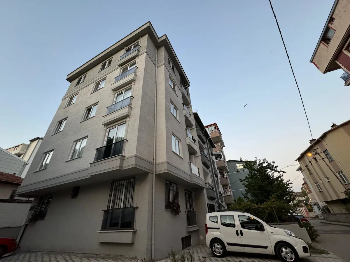 KARTAL TOPSELVİ'DE KAPALI MUTFAKLI SATILIK 2+1 DAİRE