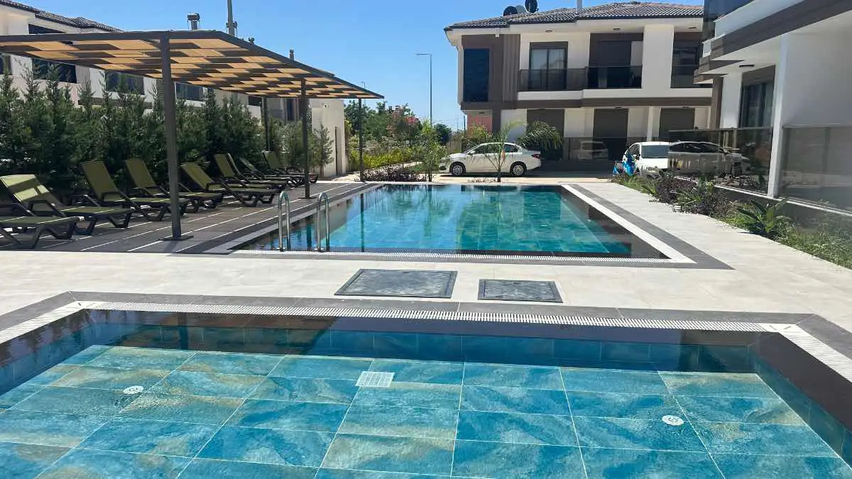 EVRENSEKİ MAHALLESİ'NDE LÜKS SİTE İÇERİSİNDE SATILIK 2+1 HAVUZLU DAİRE