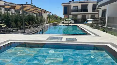EVRENSEKİ MAHALLESİ'NDE LÜKS SİTE İÇERİSİNDE SATILIK 2+1 HAVUZLU DAİRE