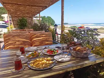 KEŞAP KARADENİZ SAHİL YOLU ÜZERİNDE DEVREN KİRALIK RESTORAN