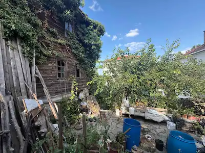 İNEBOLU BOYRAN MAHALLESİNDE SATILIK 2 KATLI AHŞAP EVİ OLAN BAHÇE