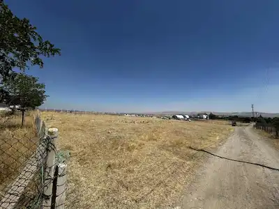GÖLBAŞI HACILARDA İMAR SINIRI 4994 M2 SATILIK YATIRIMLIK ARAZİ