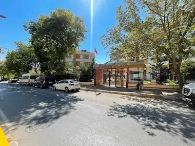 ADNAN KAHVECİ FELİCİA EVLERİ’NDE DENİZ MANZARALI GENİŞ 2+1 DAIRE