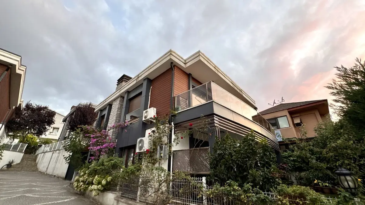 ÖRCÜN VILLALARI'NDA ÖZEL TASARIM SATILIK VILLA