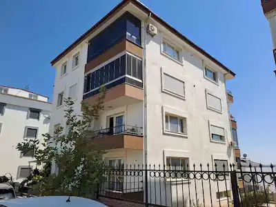 ÇOLAKİBRAHİM MAHALLESİNDE SATILIK ARA KAT 2+1 ÖNÜ AÇIK FERAH DAİRE