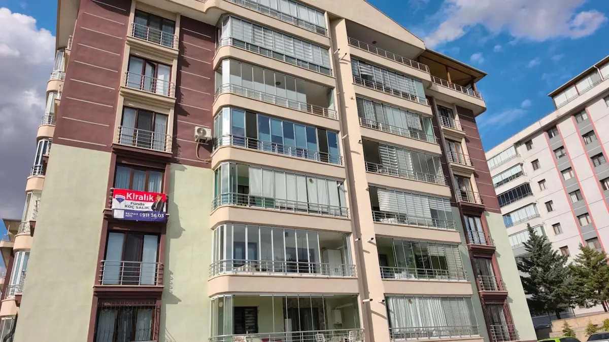 ERYAMAN MERKEZI KONUMDA KATTA KIRALIK 3+1 DAIRE 