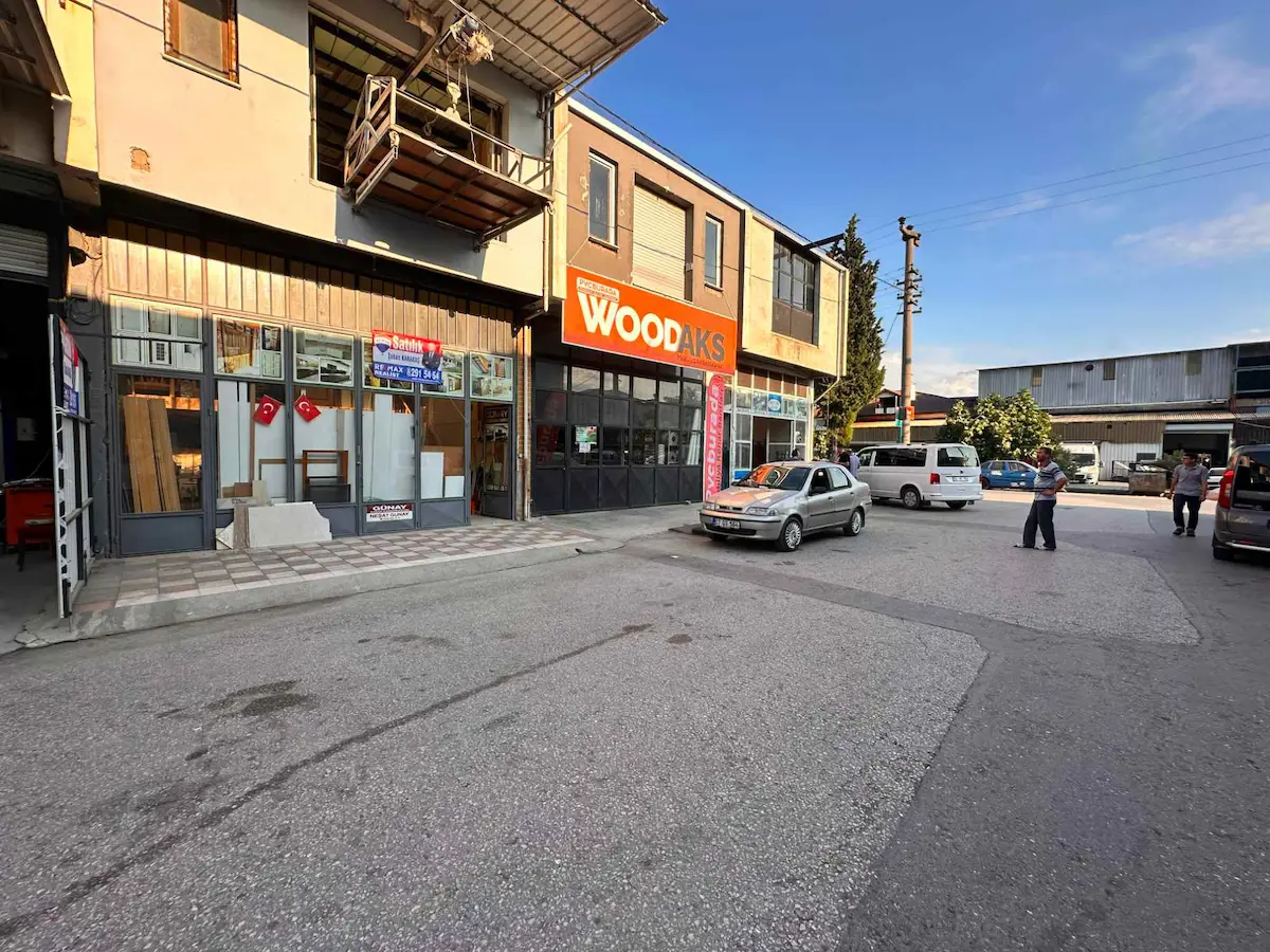 ERENLER GÜNEY MOBİLYACILAR SANAYİ SİTESİ’NDE 270 M² SATILIK DÜKKAN 3