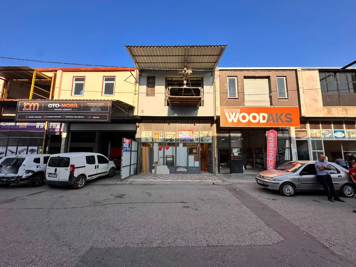 ERENLER GÜNEY MOBİLYACILAR SANAYİ SİTESİ’NDE 270 M² SATILIK DÜKKAN