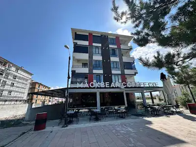 REMAX DEM'DEN CADDE ÜZERİ KİRACILI SATILIK 1+1 EŞYALI DAİRE