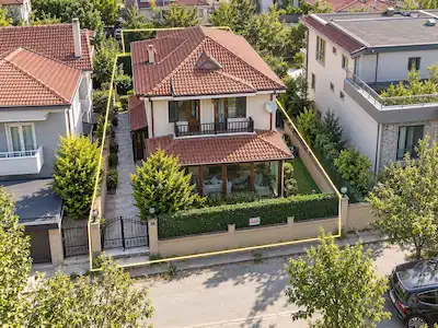 REMAX MOTTO'DAN SERDİVAN AVM YÜRÜME MESAFESİNDE TRİPLEX VİLLA