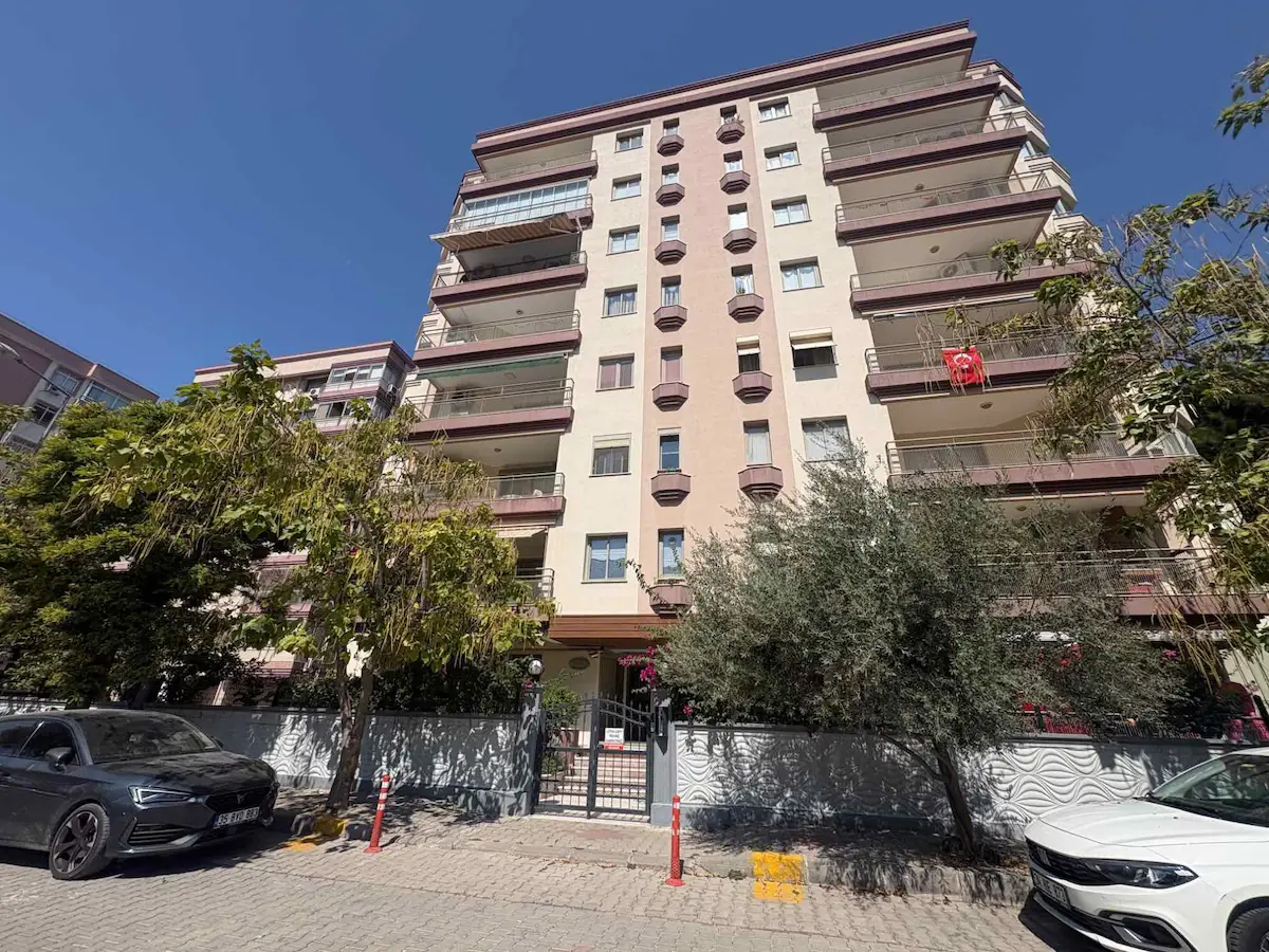 BAYRAKLI MANSUROĞLU MAH'DE NEZIH SITEDE 3+1 SATILIK DAIRE