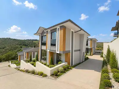 REMAX DREAM'DEN KABAOĞLUNDA DOĞA MANZARALI 4+1 SİTE İÇİ VİLLA