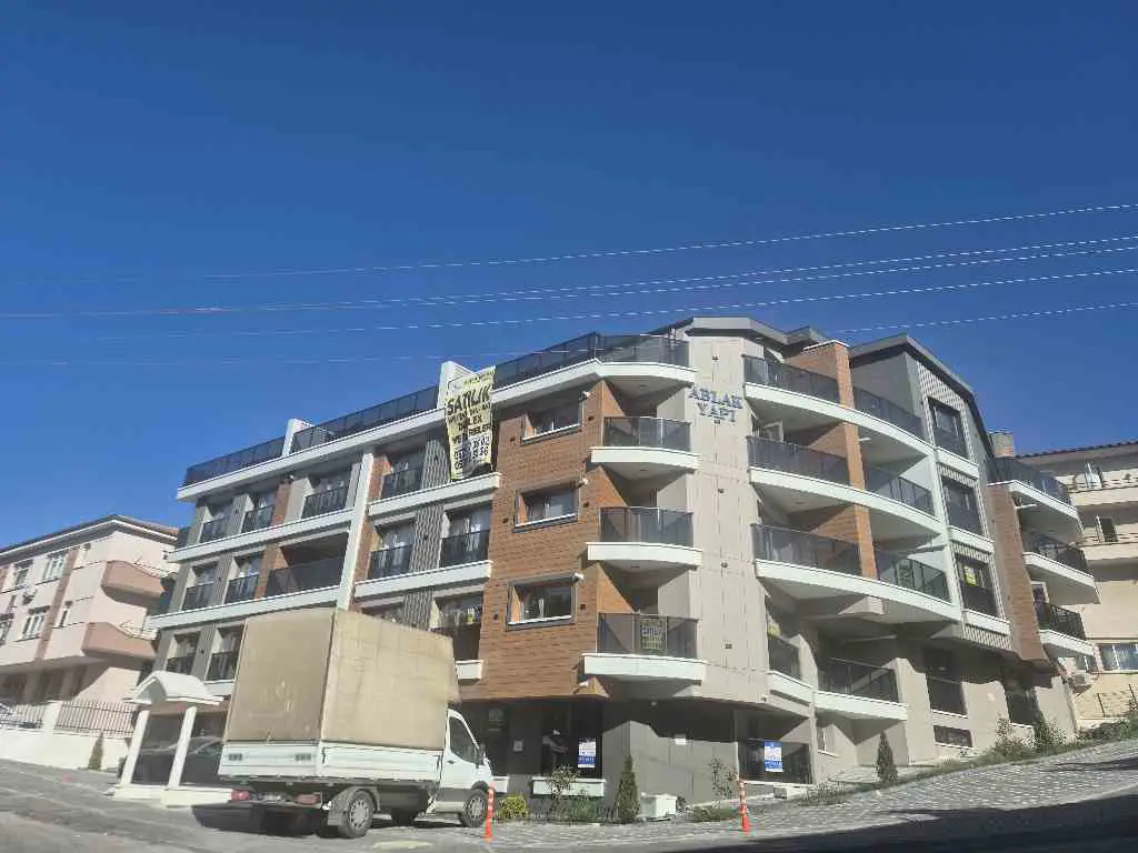 SOKULLU SATILIK EŞYALI İSKANLI SIFIR  1+1 DAİRE