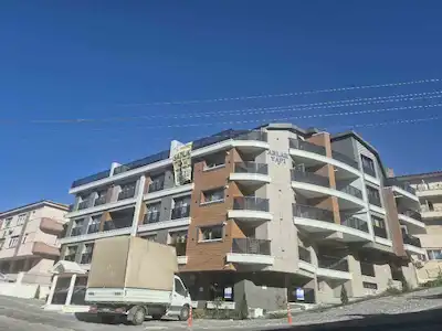 SOKULLU SATILIK EŞYALI İSKANLI SIFIR 1+1 DAİRE