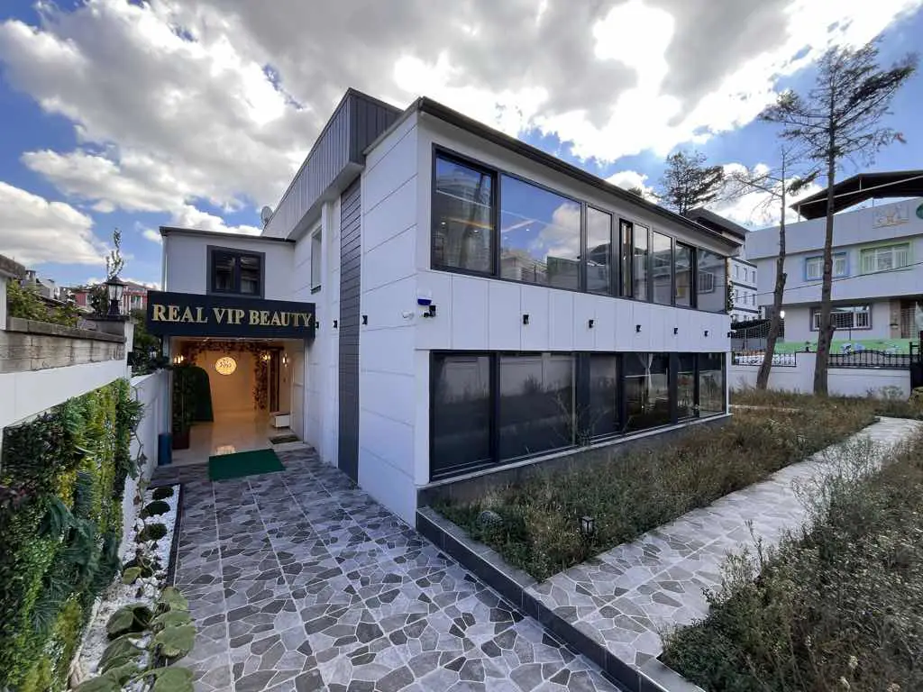 BAHÇELİEVLER DEVLET HASTANESİ YANI 16 ODALI LÜKS VİLLADA HAZIR KURULU RUHSATLI GÜZELLİK MERKEZİ