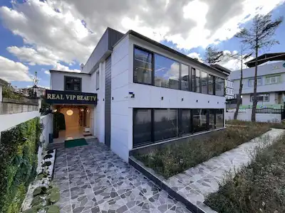 BAHÇELİEVLER DEVLET HASTANESİ YANI 16 ODALI  LÜKS VİLLADA HAZIR KURULU RUHSATLI GÜZELLİK MERKEZİ