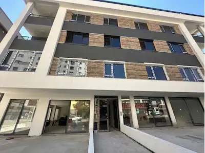 UĞURMUMCU CADDESİNDE SIFIR 250M2 SATILIK DÜKKAN