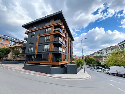 ÜSKÜDAR BAHÇELİEVLER ’DE SIFIR BİNADA 1. KAT KİRALIK 2+1 DAİRE