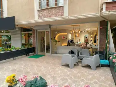 FINANS MERKEZINE KOMŞU,ÜMRANIYE ÇAMLIK'TA,KIRACILI 100 M2 DÜKKAN
