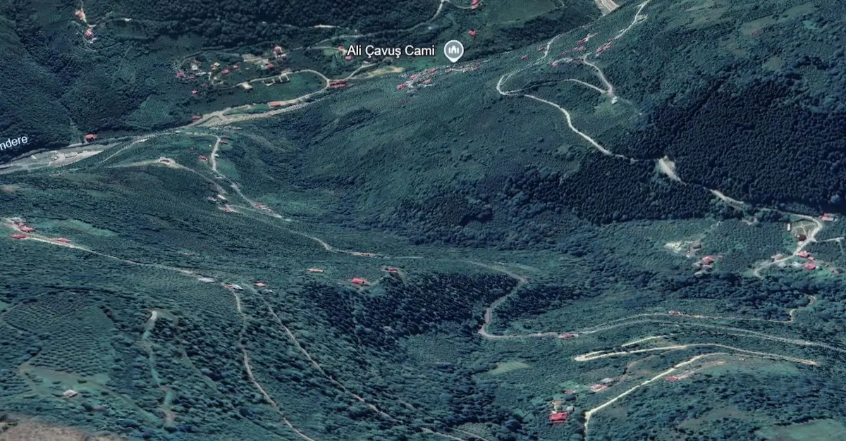 MAÇKA SEVİNÇ MAHALLESI'NDE SATILIK 5847 M2 ARAZI