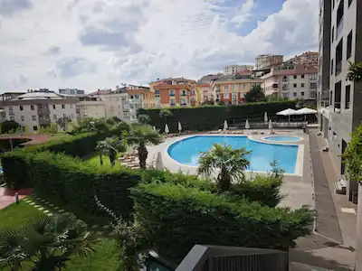 PENDİK’TE SİTE İÇİNDE 2+1 | 135 M² BRÜT | 2 BANYO | MERKEZİ ISITMALI | BALKONLU
