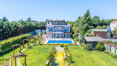REMAX'DAN TEPEKENT'DE 2.500 M2 ARSADA 5+2 SATILIK YAPILI VİLLA