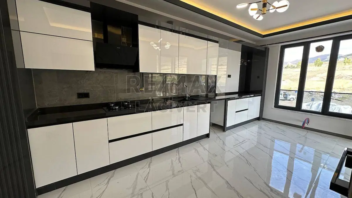 RE/MAX LACIVERT'TEN ALTINSARAY VADIPARK'TA LÜKS SATILIK4+1 DAIRE