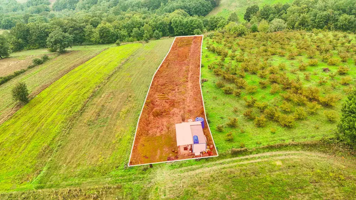 İZMİT EMİRHAN'DA KONTEYNERLI 2070 M² SATILIK TARLA