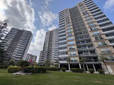 REMAX RİNA'DAN MEZİTLİ'DE FULL EŞYALI AYLIK ÖDEMELİ 4+1 DAİRE