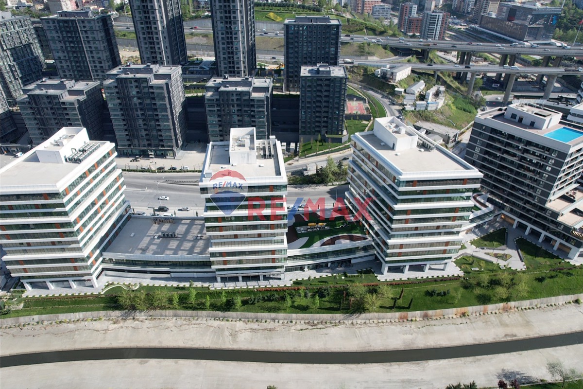 KIRALIK OFIS 77 M2 HAZIR PORTA VADI VADISTANBUL SKYLAND SEBA