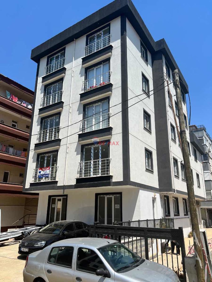 PENDIK YENI MAHALLE 2.KAT SATILIK 2+1