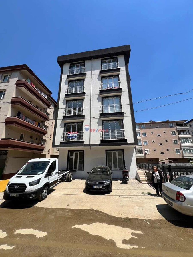 PENDIK YENI MAHALLE 2.KAT SATILIK 2+1