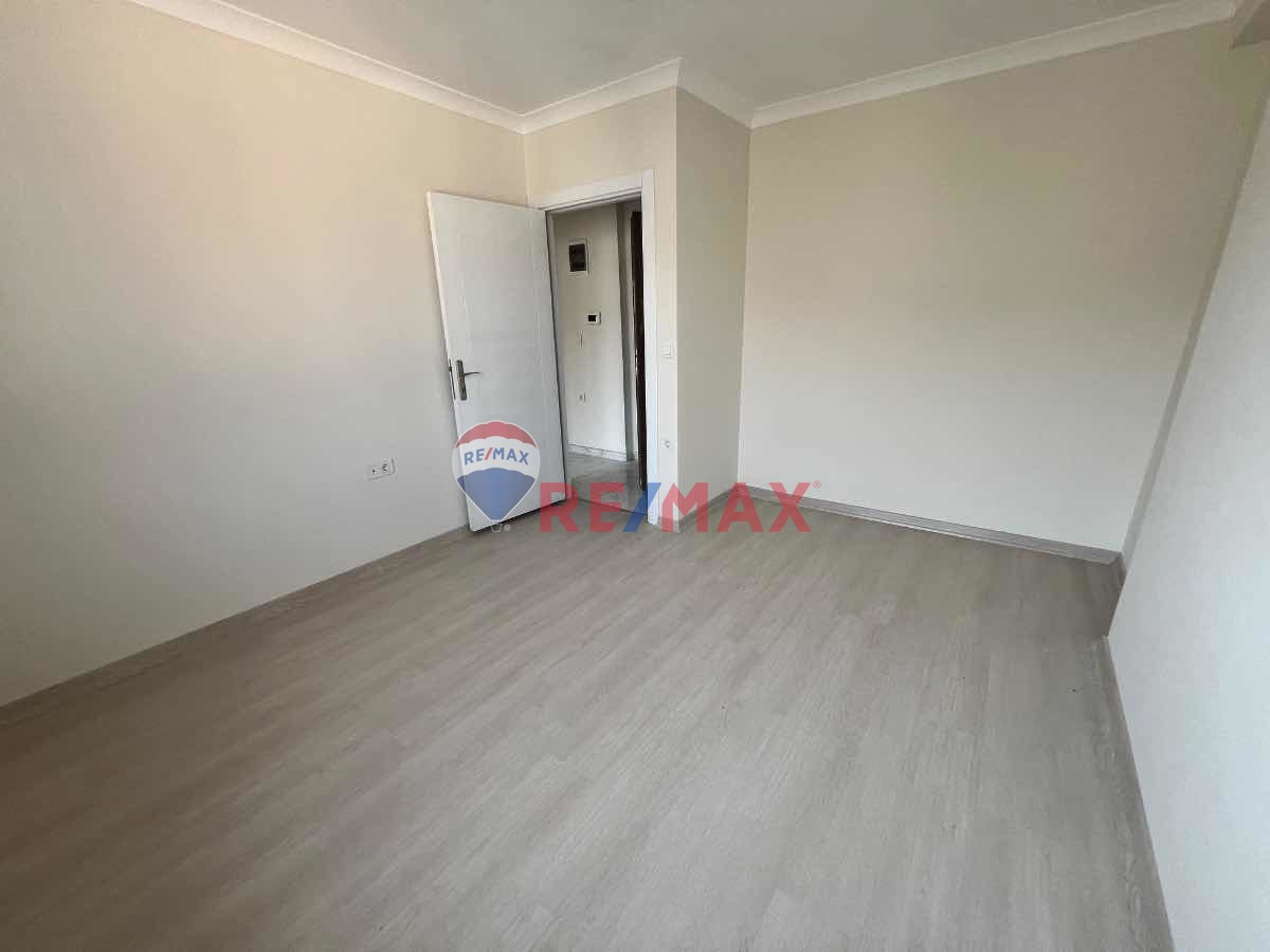 PENDIK YENI MAHALLE 2.KAT SATILIK 2+1