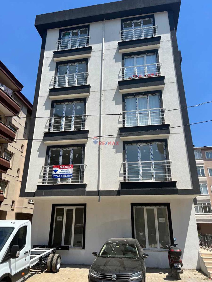 PENDIK YENI MAHALLE 2.KAT SATILIK 2+1