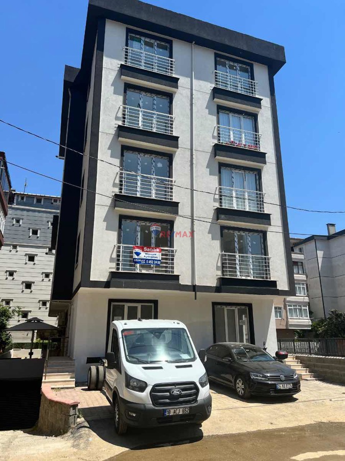 PENDIK YENI MAHALLE 2.KAT SATILIK 2+1