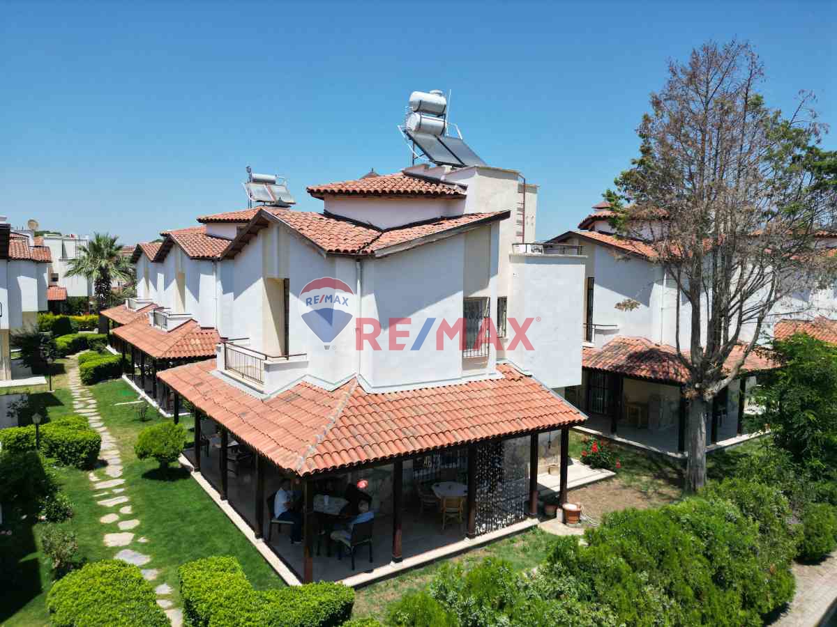 DENİZE SIFIR SİTE ALİNDA SİTESİNDE SATILIK MÜSTAKİL YAZLIK