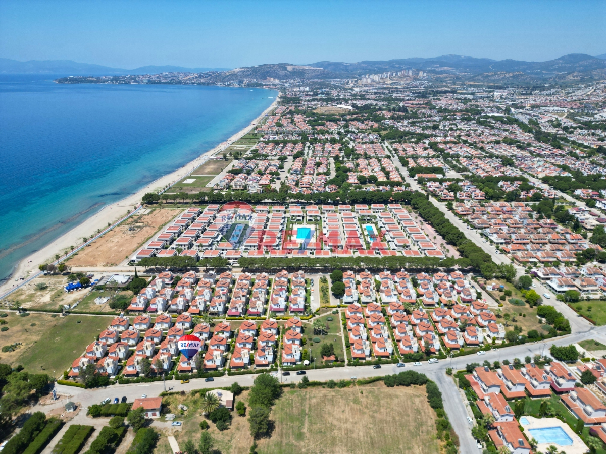 DENİZE SIFIR SİTE ALİNDA SİTESİNDE SATILIK MÜSTAKİL YAZLIK