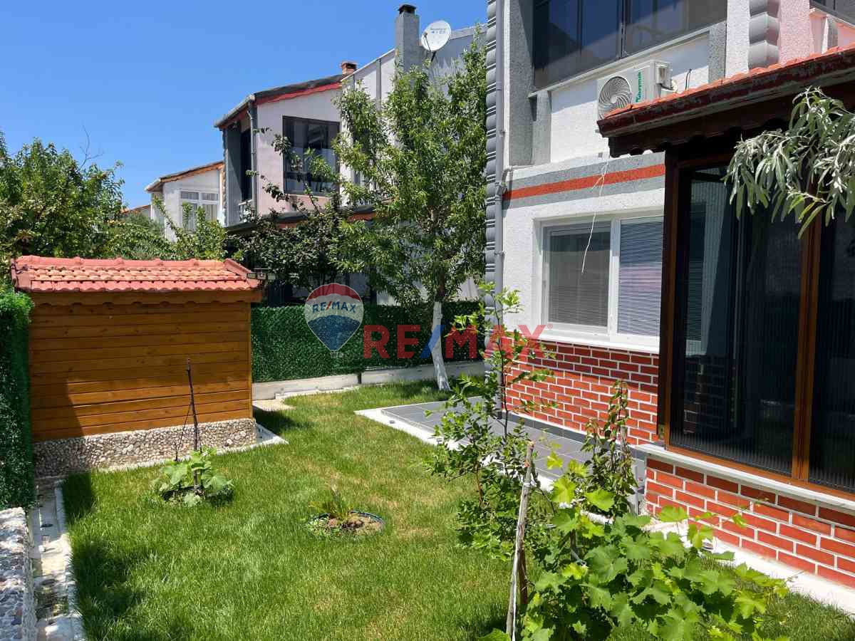 ENEZ SULTANİÇEDE 240 M2 ARSA İÇİNDE SATILIK 5+1 TRİPLEX