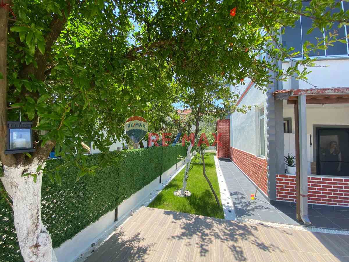 ENEZ SULTANİÇEDE 240 M2 ARSA İÇİNDE SATILIK 5+1 TRİPLEX